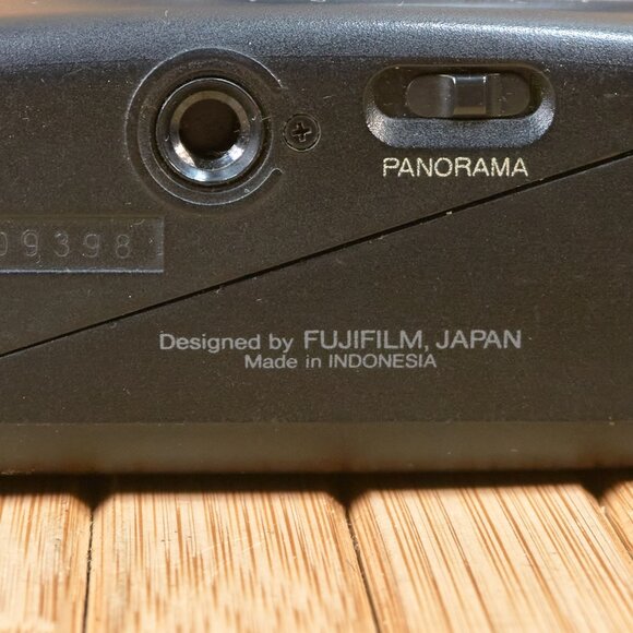 Vintage Fujifilm DL-95 Super, Point and Shoot Film Camera - Picture 7 of 7